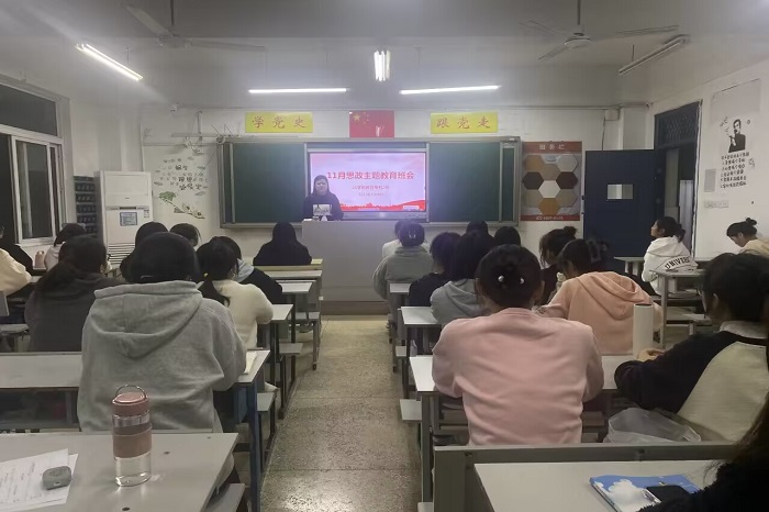 班会课照片1(1).jpg 班会课照片1(1).jpg