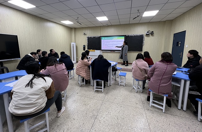 信息经贸系举行开学工作会议.JPG