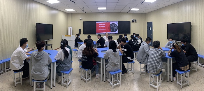 畅谈学习生活助力专业建设--信息经贸系举办计算机专业学生座谈会 (1).JPG