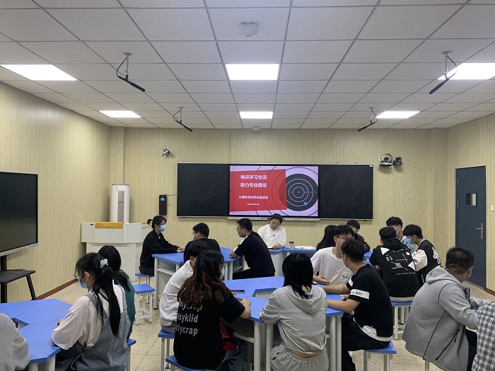 畅谈学习生活助力专业建设--信息经贸系举办计算机专业学生座谈会 (2).JPG