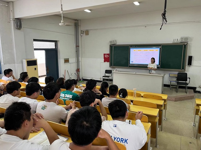 梦想起航专业介绍会 (3).JPG