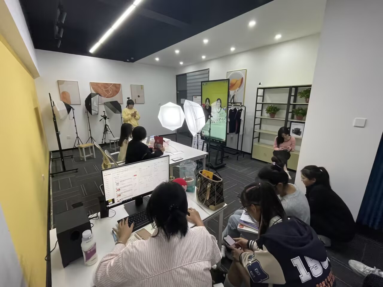 8c5a43d664d2de376d3057e6a44da270_720.png 8c5a43d664d2de376d3057e6a44da270_720.png