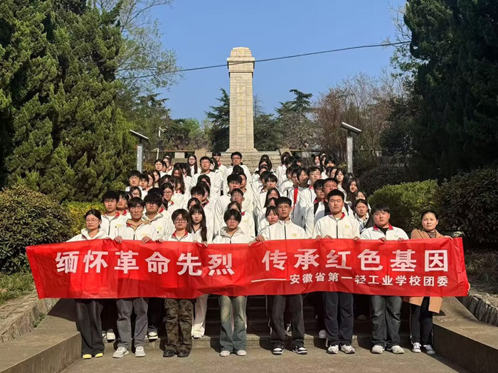 红色引领.jpg 红色引领.jpg