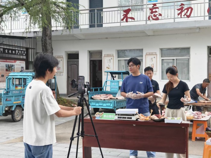 直播照片.jpg